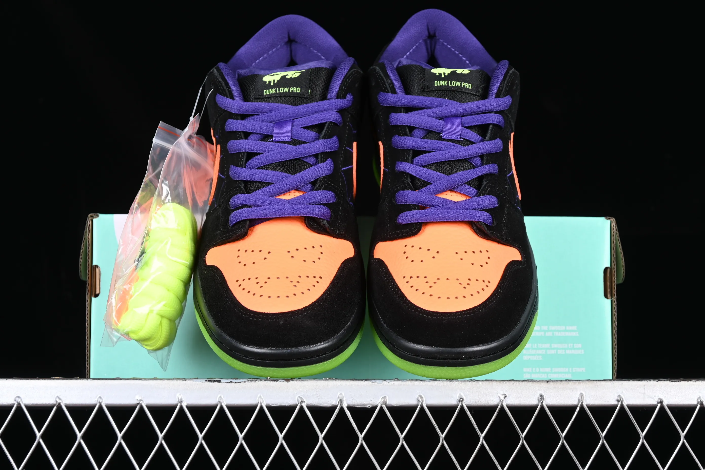 All categories Nk SB Dunk series Nk SB Dunk Low low-top skate shoes Nk SB Dunk Low Night of Mischief Halloween theme low-top skate shoes BQ6817-006